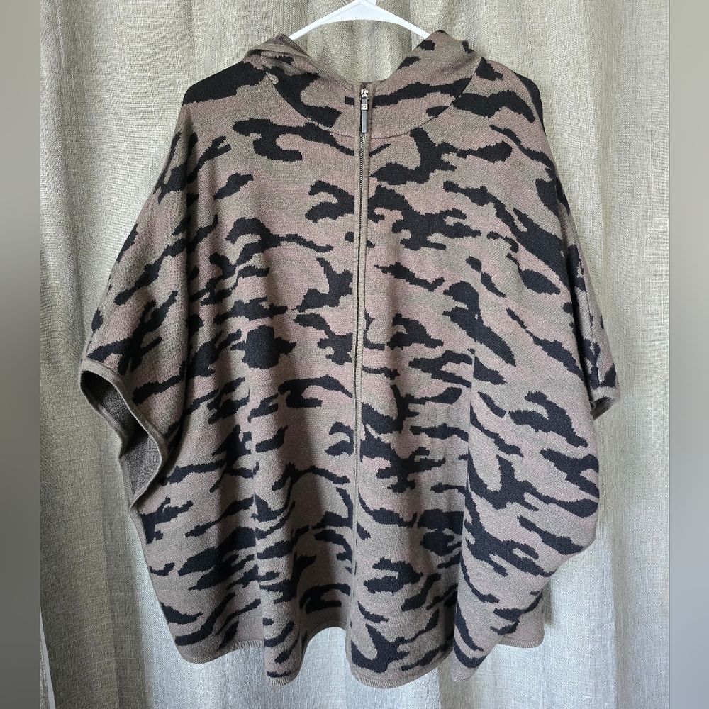 Tahari Black and Brown Poncho
